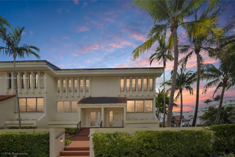 Adosado en venta en Bay Harbor Islands, Florida, 3 dormitorios, 156.08 m2 № 1178926 - foto 1