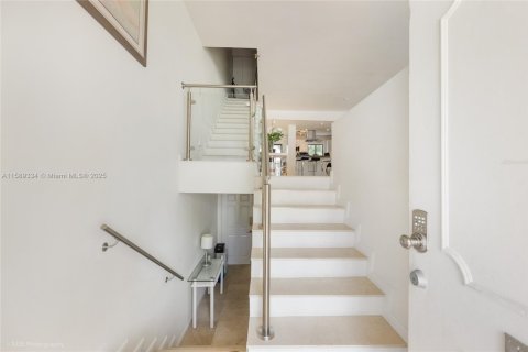 Adosado en venta en Bay Harbor Islands, Florida, 3 dormitorios, 156.08 m2 № 1178926 - foto 3