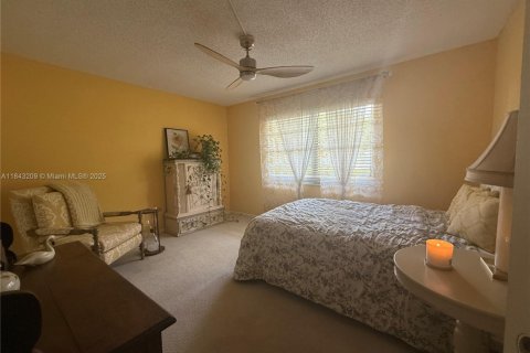 Condo in Coconut Creek, Florida, 2 bedrooms № 1960608 - photo 10