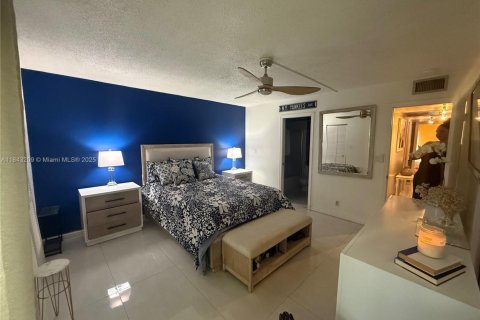 Condo in Coconut Creek, Florida, 2 bedrooms № 1960608 - photo 29
