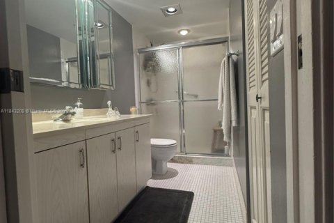 Condo in Coconut Creek, Florida, 2 bedrooms № 1960608 - photo 20