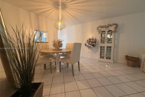 Condo in Coconut Creek, Florida, 2 bedrooms № 1960608 - photo 4