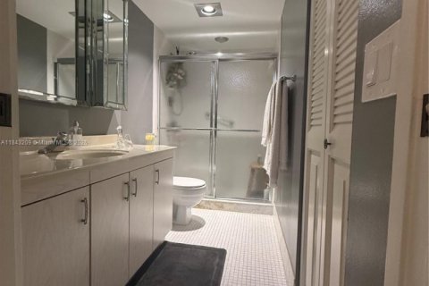 Condo in Coconut Creek, Florida, 2 bedrooms № 1960608 - photo 19