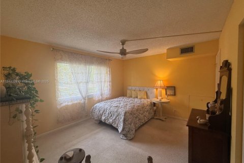 Condo in Coconut Creek, Florida, 2 bedrooms № 1960608 - photo 16