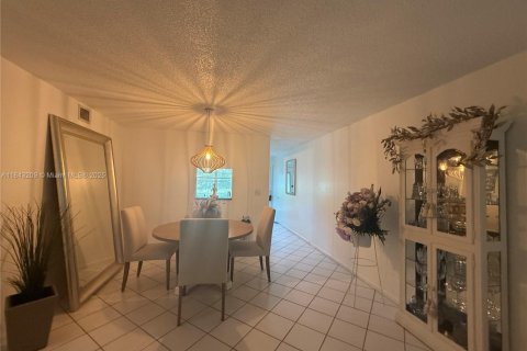 Condo in Coconut Creek, Florida, 2 bedrooms № 1960608 - photo 9