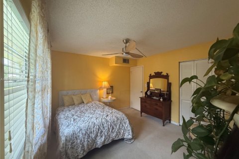 Condo in Coconut Creek, Florida, 2 bedrooms № 1960608 - photo 14
