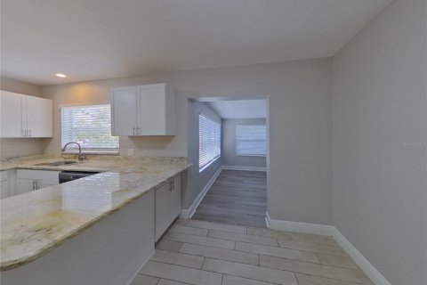 Casa en alquiler en Saint Petersburg, Florida, 3 dormitorios, 135.45 m2 № 1911013 - foto 5