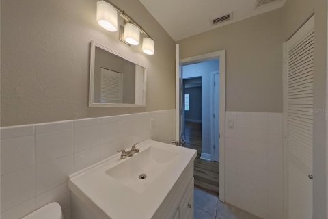 Casa en alquiler en Saint Petersburg, Florida, 3 dormitorios, 135.45 m2 № 1911013 - foto 13