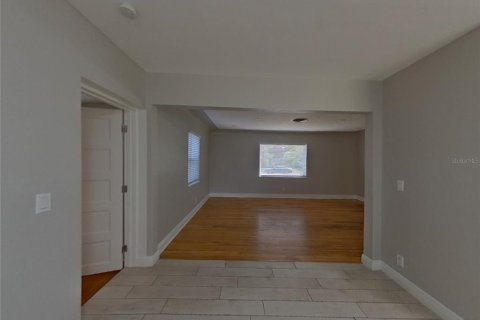 Casa en alquiler en Saint Petersburg, Florida, 3 dormitorios, 135.45 m2 № 1911013 - foto 4