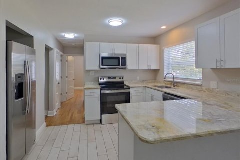 Casa en alquiler en Saint Petersburg, Florida, 3 dormitorios, 135.45 m2 № 1911013 - foto 6