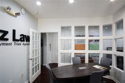 Immobilier commercial à vendre à Orlando, Floride: 146.32 m2 № 1901717 - photo 2