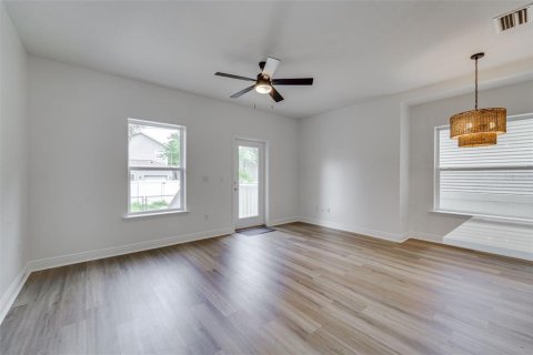 House in Tampa, Florida 3 bedrooms, 146.79 sq.m. № 1831258 - photo 4