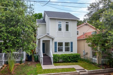 House in Tampa, Florida 3 bedrooms, 146.79 sq.m. № 1831258 - photo 1
