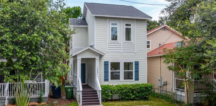 House in Tampa, Florida 3 bedrooms, 146.79 sq.m. № 1831258