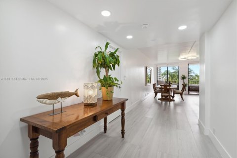 Copropriété à vendre à Key Biscayne, Floride: 2 chambres, 159.33 m2 № 1979639 - photo 11