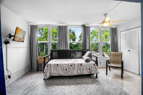Condo in West Palm Beach, Florida, 1 bedroom  № 1890057 - photo 18