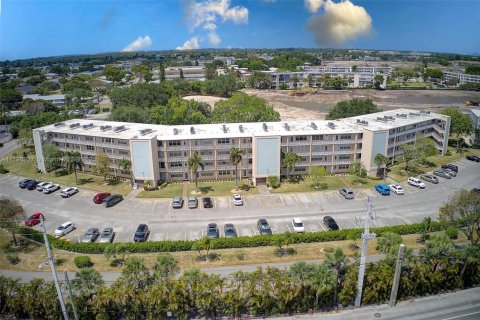Condo in West Palm Beach, Florida, 1 bedroom  № 1890057 - photo 21