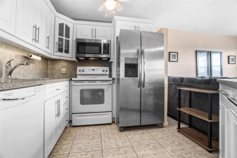Condo in West Palm Beach, Florida, 1 bedroom  № 1890057 - photo 8