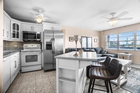 Condo in West Palm Beach, Florida, 1 bedroom  № 1890057 - photo 6