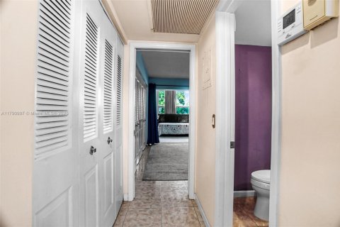 Condo in West Palm Beach, Florida, 1 bedroom  № 1890057 - photo 12