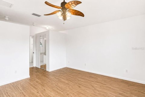 House in Deltona, Florida 4 bedrooms, 190.64 sq.m. № 2324730 - photo 21