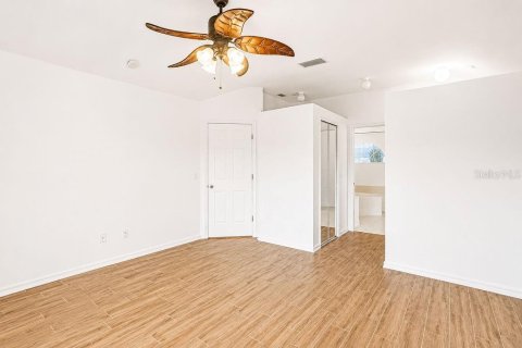 House in Deltona, Florida 4 bedrooms, 190.64 sq.m. № 2324730 - photo 22