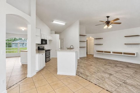 House in Deltona, Florida 4 bedrooms, 190.64 sq.m. № 2324730 - photo 12