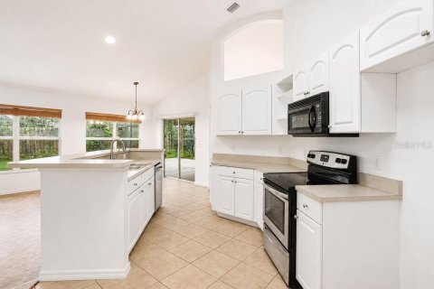 House in Deltona, Florida 4 bedrooms, 190.64 sq.m. № 2324730 - photo 18