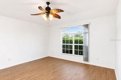 House in Deltona, Florida 4 bedrooms, 190.64 sq.m. № 2324730 - photo 19