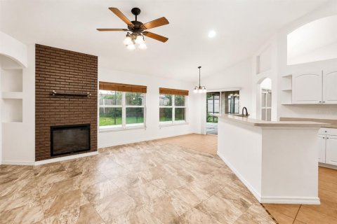 House in Deltona, Florida 4 bedrooms, 190.64 sq.m. № 2324730 - photo 15