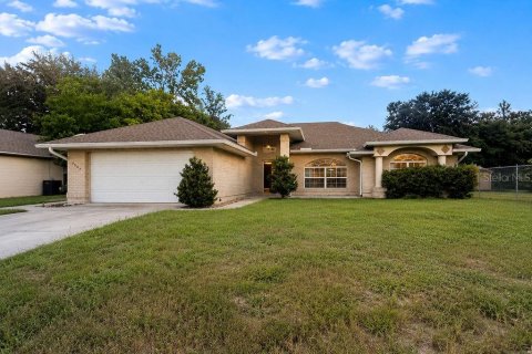 Villa ou maison à Deltona, Floride 4 chambres, 190.64 m2 № 2324730