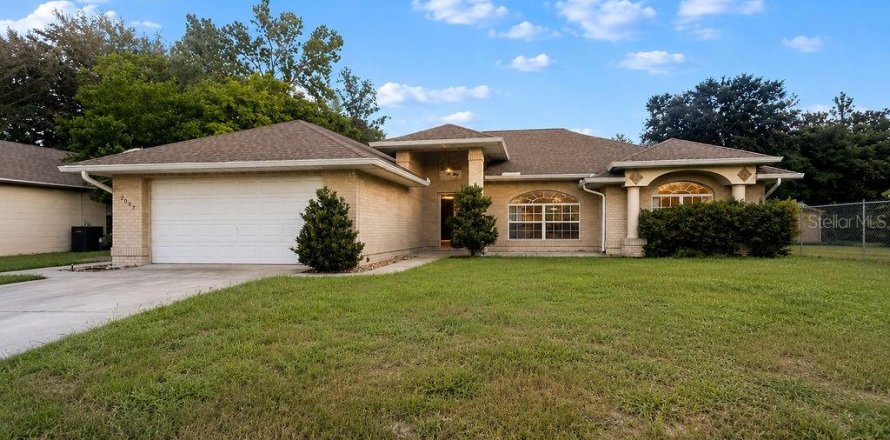 House in Deltona, Florida 4 bedrooms, 190.64 sq.m. № 2324730