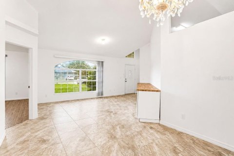 House in Deltona, Florida 4 bedrooms, 190.64 sq.m. № 2324730 - photo 7