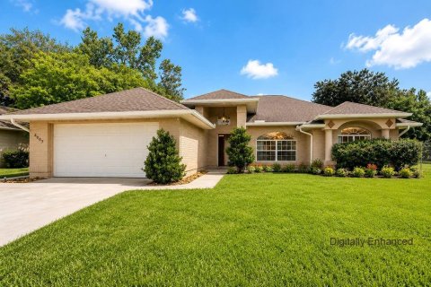 House in Deltona, Florida 4 bedrooms, 190.64 sq.m. № 2324730 - photo 2