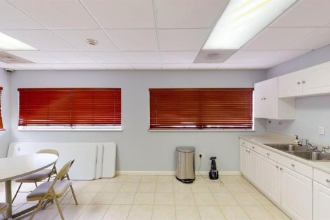 Propiedad comercial en venta en Sarasota, Florida, 549.8 m2 № 1688540 - foto 10