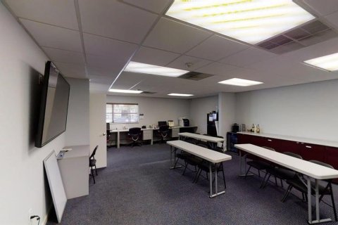 Propiedad comercial en venta en Sarasota, Florida, 549.8 m2 № 1688540 - foto 6