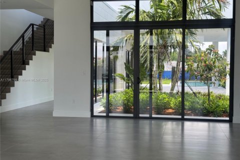 House in Weston, Florida 6 bedrooms, 491.73 sq.m. № 1737896 - photo 9