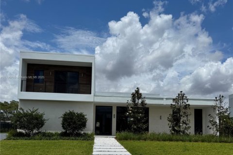 House in Weston, Florida 6 bedrooms, 491.73 sq.m. № 1737896 - photo 1