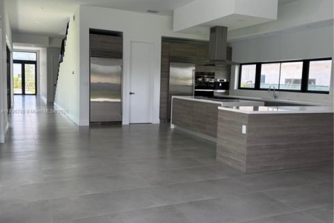 House in Weston, Florida 6 bedrooms, 491.73 sq.m. № 1737896 - photo 7
