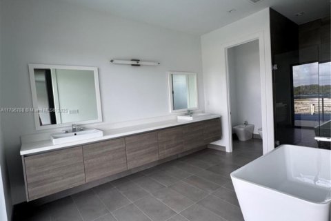 House in Weston, Florida 6 bedrooms, 491.73 sq.m. № 1737896 - photo 12