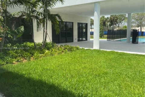 House in Weston, Florida 6 bedrooms, 491.73 sq.m. № 1737896 - photo 3