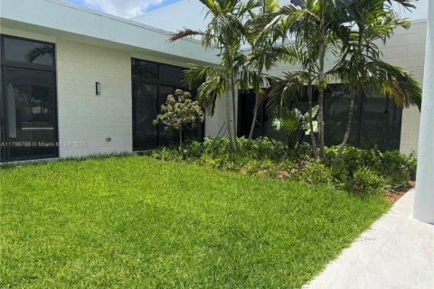 House in Weston, Florida 6 bedrooms, 491.73 sq.m. № 1737896 - photo 5