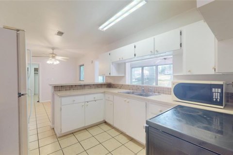 House in Inverness, Florida 2 bedrooms, 140.28 sq.m. № 2217268 - photo 7