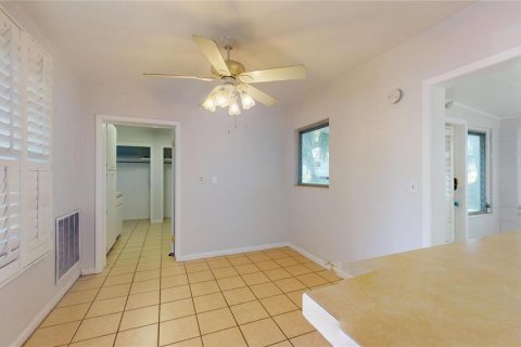 House in Inverness, Florida 2 bedrooms, 140.28 sq.m. № 2217268 - photo 9