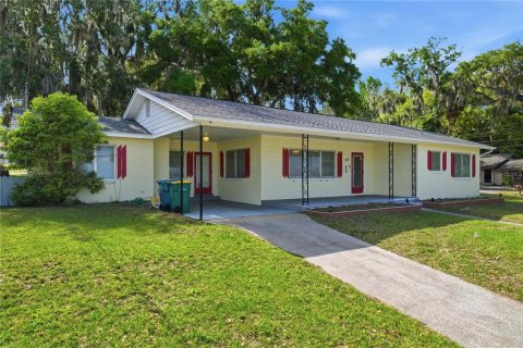 House in Inverness, Florida 2 bedrooms, 140.28 sq.m. № 2217268