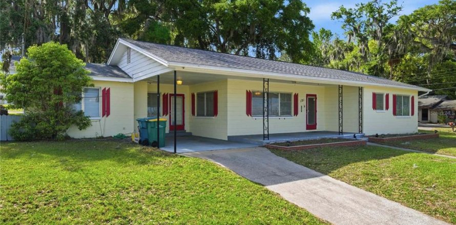 House in Inverness, Florida 2 bedrooms, 140.28 sq.m. № 2217268