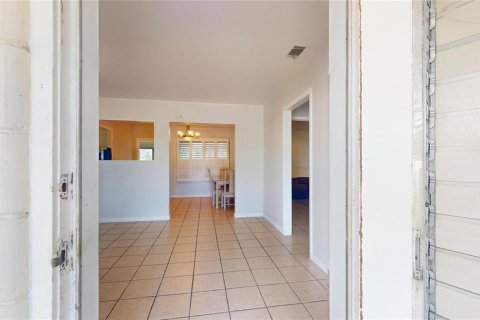 House in Inverness, Florida 2 bedrooms, 140.28 sq.m. № 2217268 - photo 4