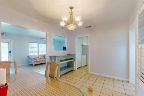 House in Inverness, Florida 2 bedrooms, 140.28 sq.m. № 2217268 - photo 6