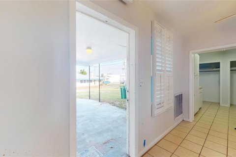 House in Inverness, Florida 2 bedrooms, 140.28 sq.m. № 2217268 - photo 10