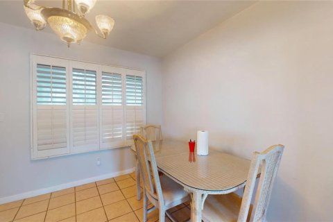 House in Inverness, Florida 2 bedrooms, 140.28 sq.m. № 2217268 - photo 5